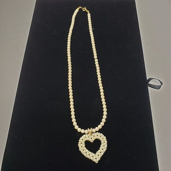 Vintage Signed Avon Faux Pearl Strand 3D Puffy Heart Pendant Princess Necklace - Picture 11 of 11